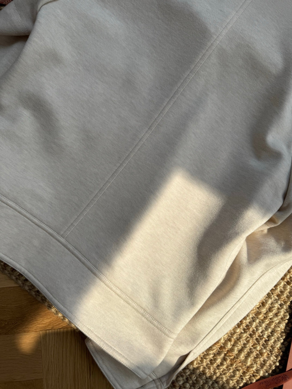 Brunello Cucinelli Hellbeige Stehkragenjacke – Moderne Übergangsjacke mit Brusttasche