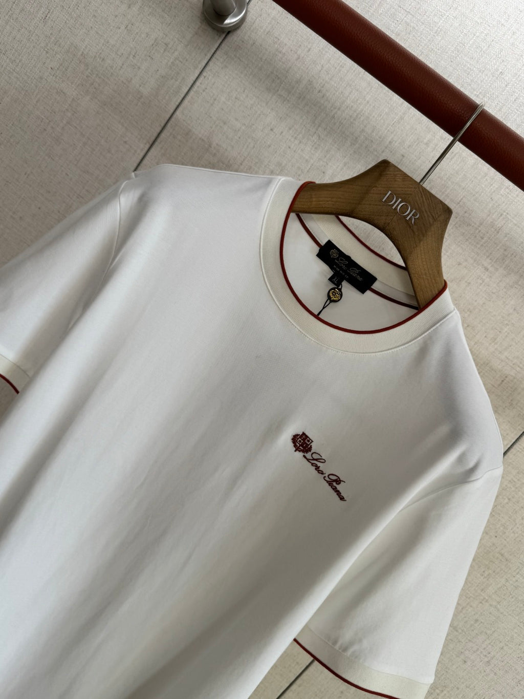 Loro Piana T-Shirt Weiss – Premium Shirt mit Logo-Stickerei und Kontrastdetails