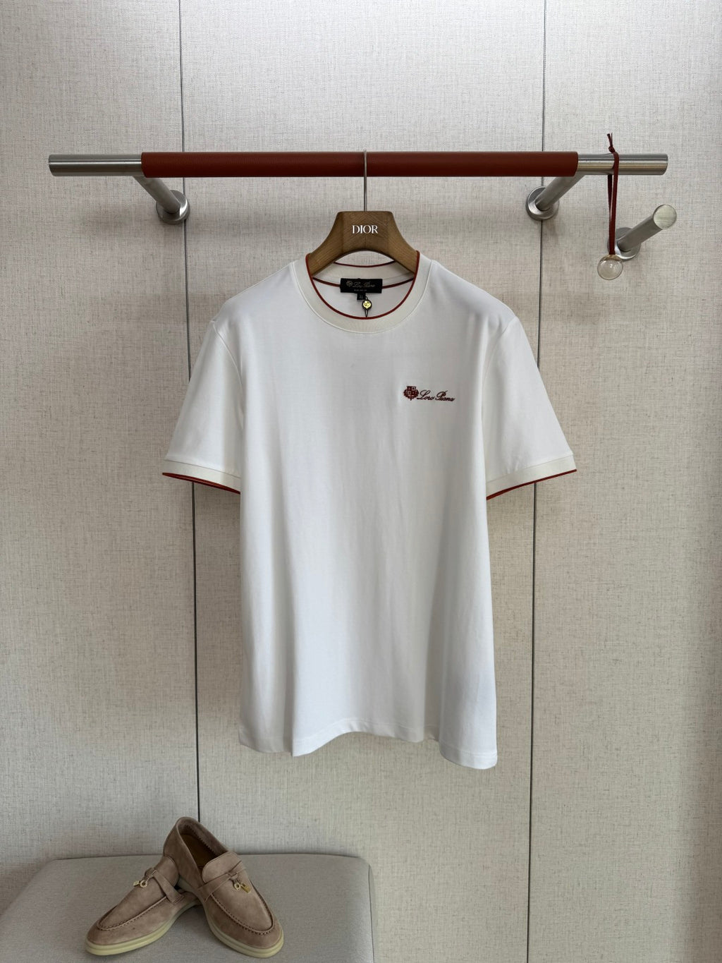 Loro Piana T-Shirt Weiss – Premium Shirt mit Logo-Stickerei und Kontrastdetails