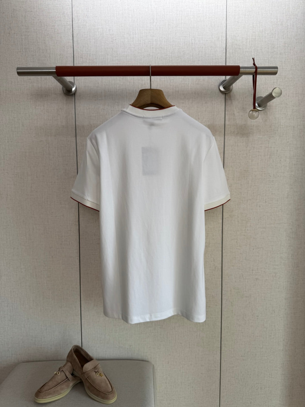Loro Piana T-Shirt Weiss – Premium Shirt mit Logo-Stickerei und Kontrastdetails
