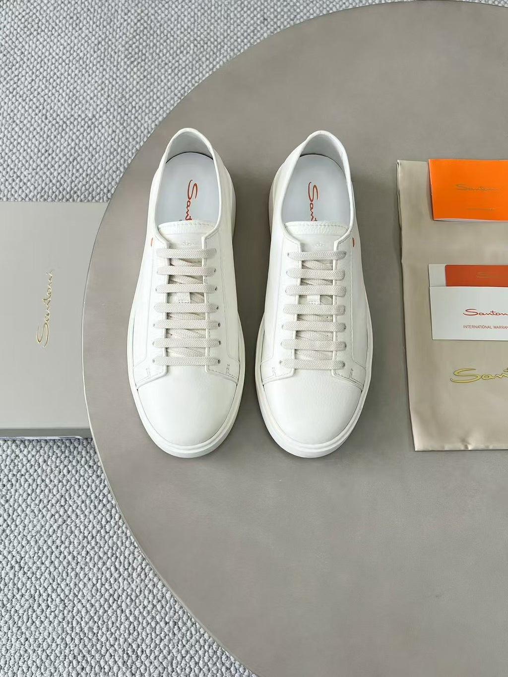 Santoni Sneaker Weiß aus Leder – Eleganter Designer Schnürschuh mit Komfortsohle