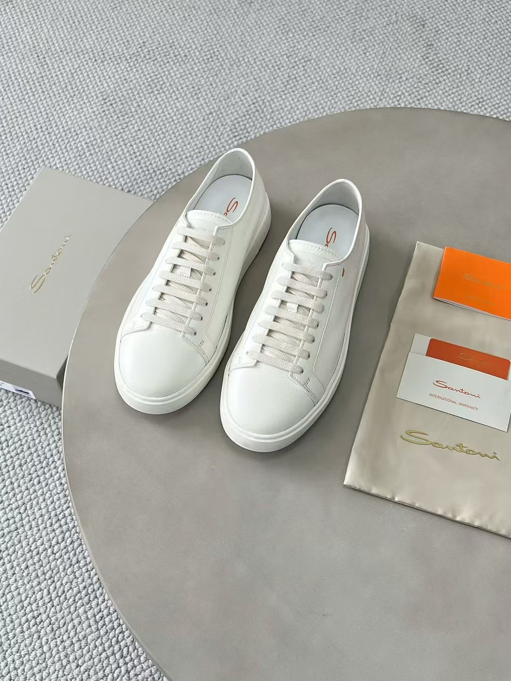 Santoni Sneaker Weiß aus Leder – Eleganter Designer Schnürschuh mit Komfortsohle