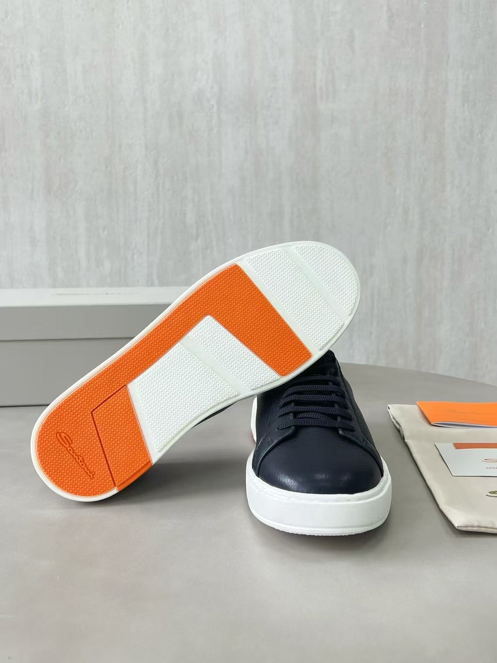 Santoni Leder Sneaker Schwarz – Premium Schnürschuh mit Weißer Sohle