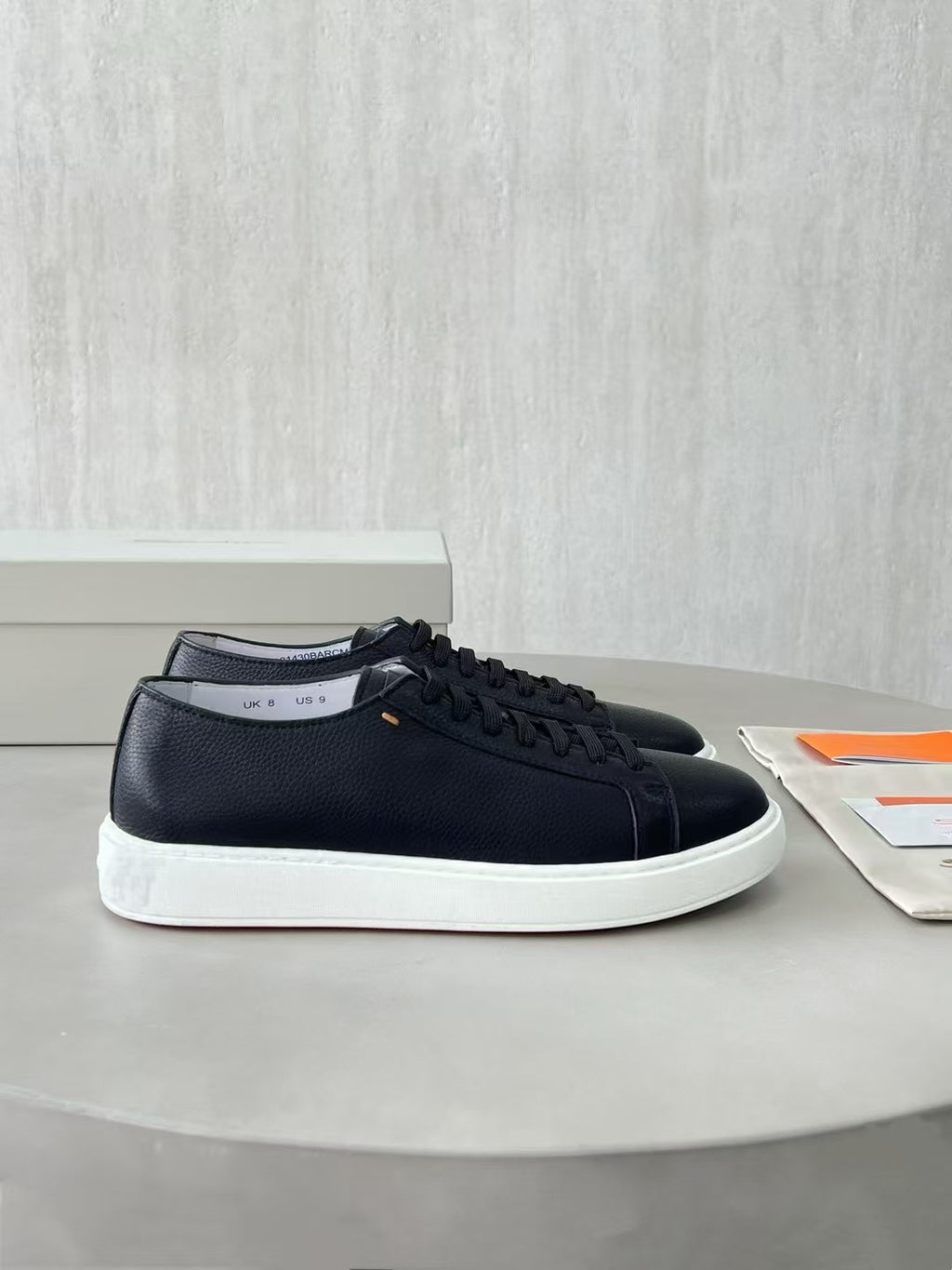 Santoni Leder Sneaker Schwarz – Premium Schnürschuh mit Weißer Sohle
