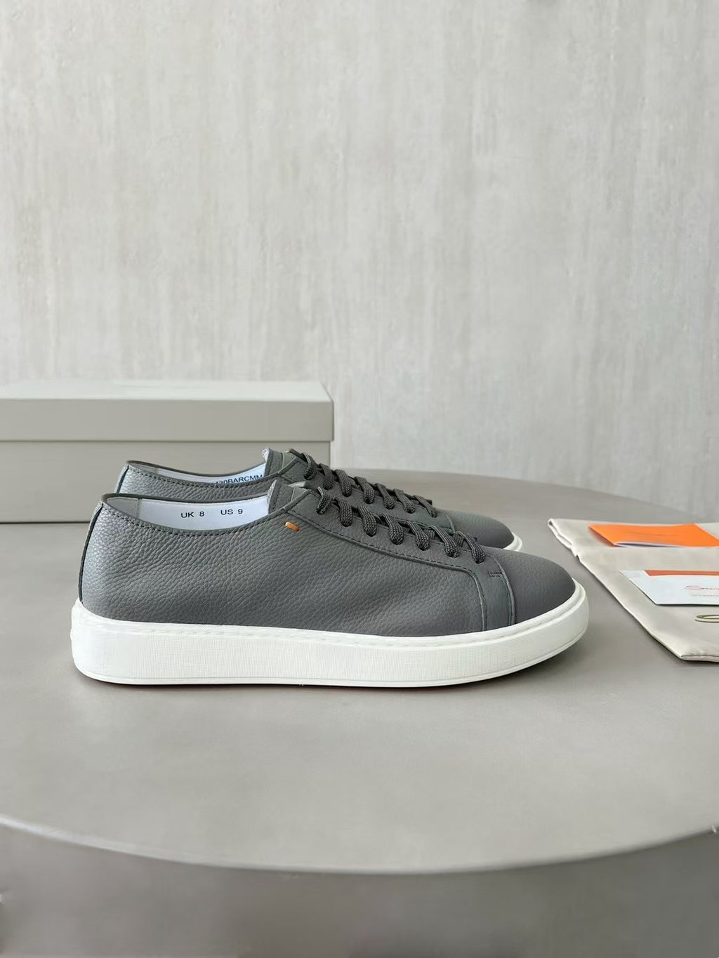 Santoni Leder Sneaker Grau – Moderne Designer Schnürschuhe mit Weisser Sohle