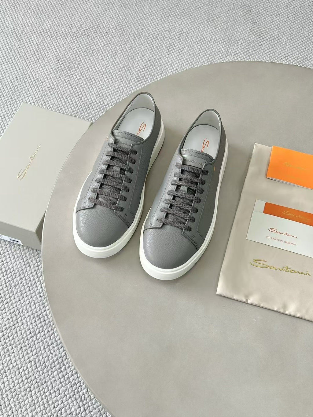 Santoni Leder Sneaker Grau – Moderne Designer Schnürschuhe mit Weisser Sohle