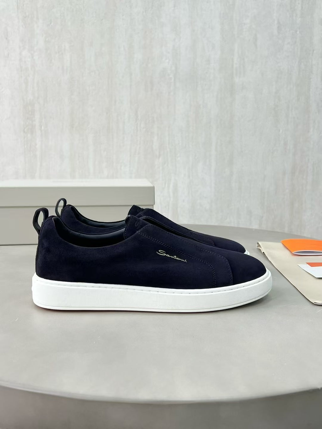 Santoni Luxury Slip-On Sneaker aus Veloursleder – Navy Blau