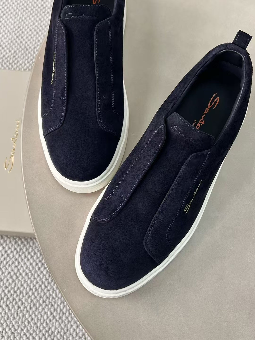 Santoni Luxury Slip-On Sneaker aus Veloursleder – Navy Blau