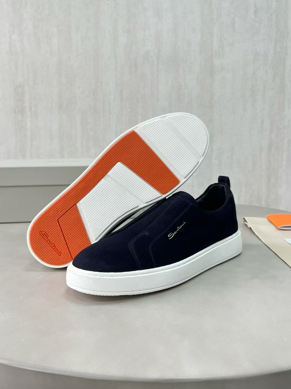 Santoni Luxury Slip-On Sneaker aus Veloursleder – Navy Blau