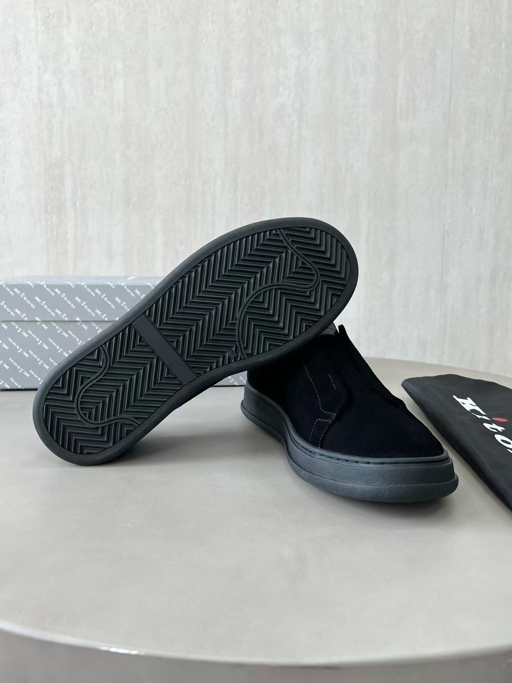 Kiton Slip-On Sneaker in Schwarz – Komfortable Freizeitschuhe in Textiloptik