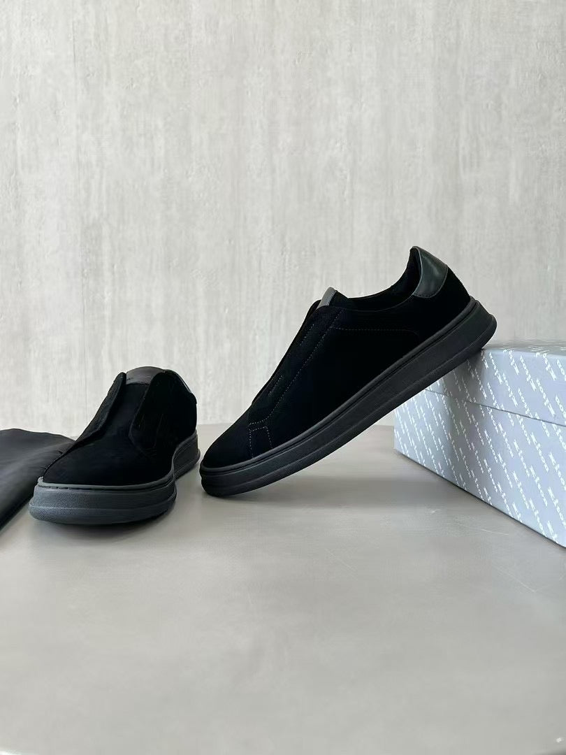 Kiton Slip-On Sneaker in Schwarz – Komfortable Freizeitschuhe in Textiloptik
