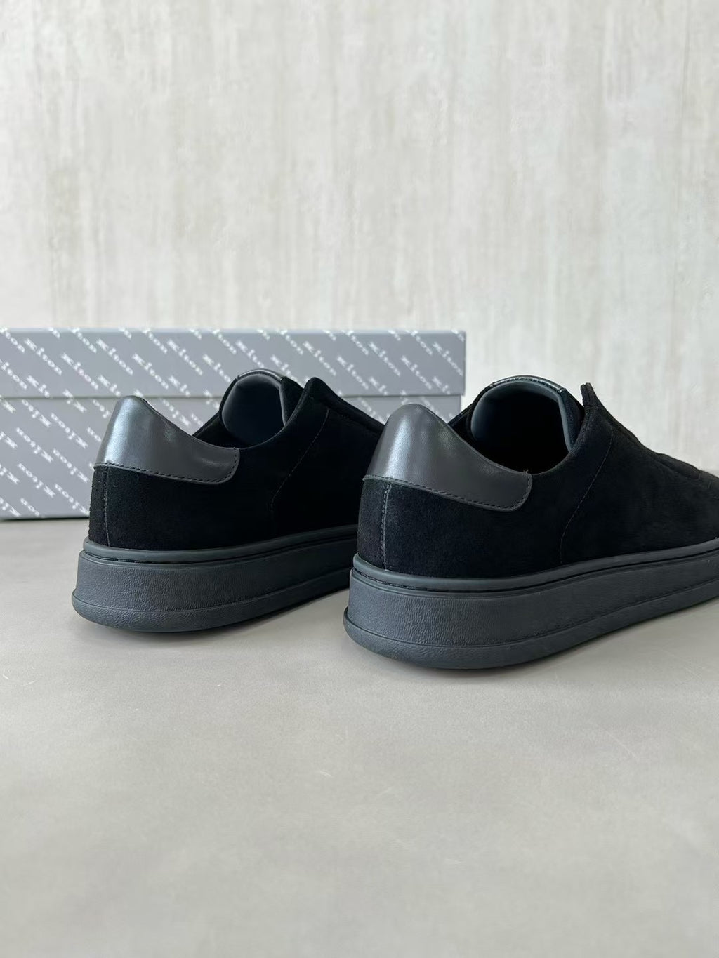 Kiton Slip-On Sneaker in Schwarz – Komfortable Freizeitschuhe in Textiloptik