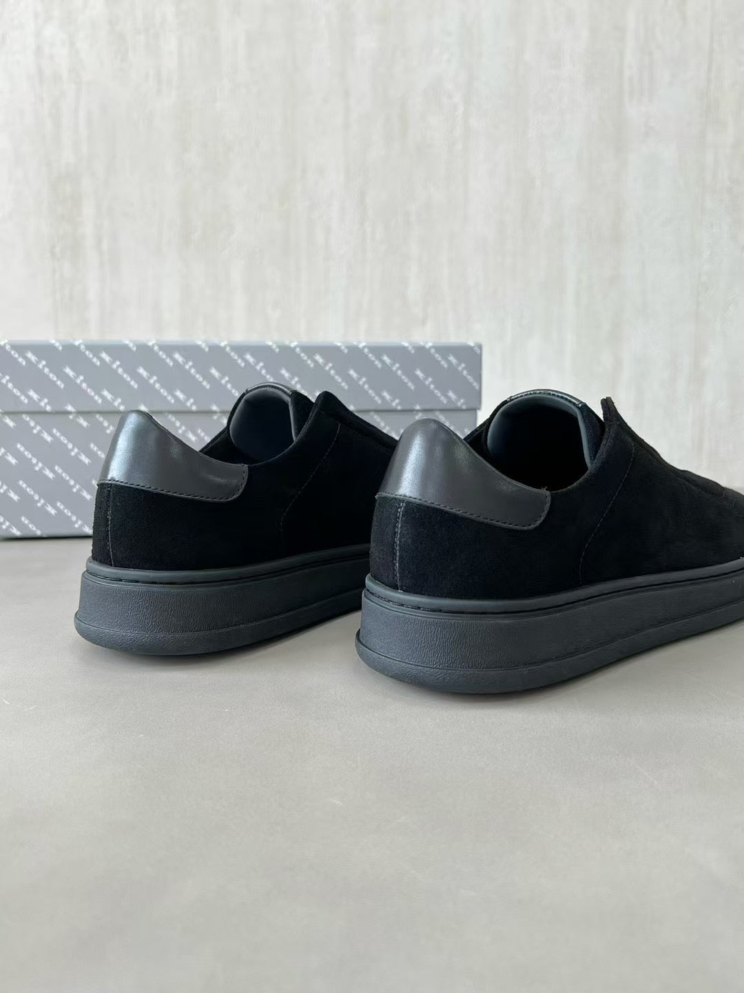 Kiton Slip-On Sneaker in Schwarz – Komfortable Freizeitschuhe in Textiloptik