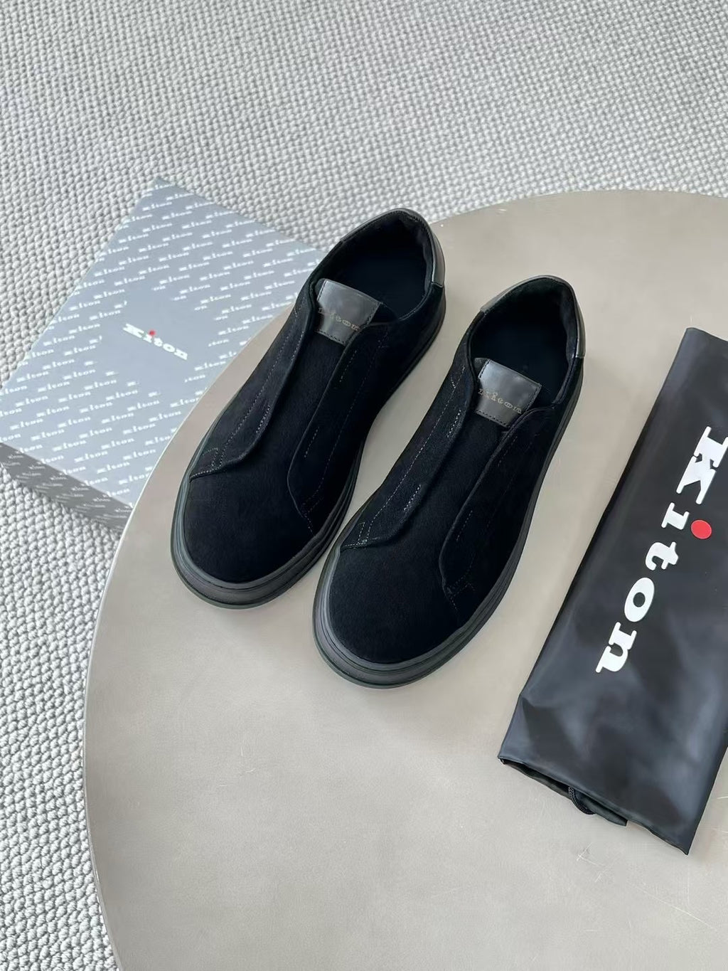 Kiton Slip-On Sneaker in Schwarz – Komfortable Freizeitschuhe in Textiloptik
