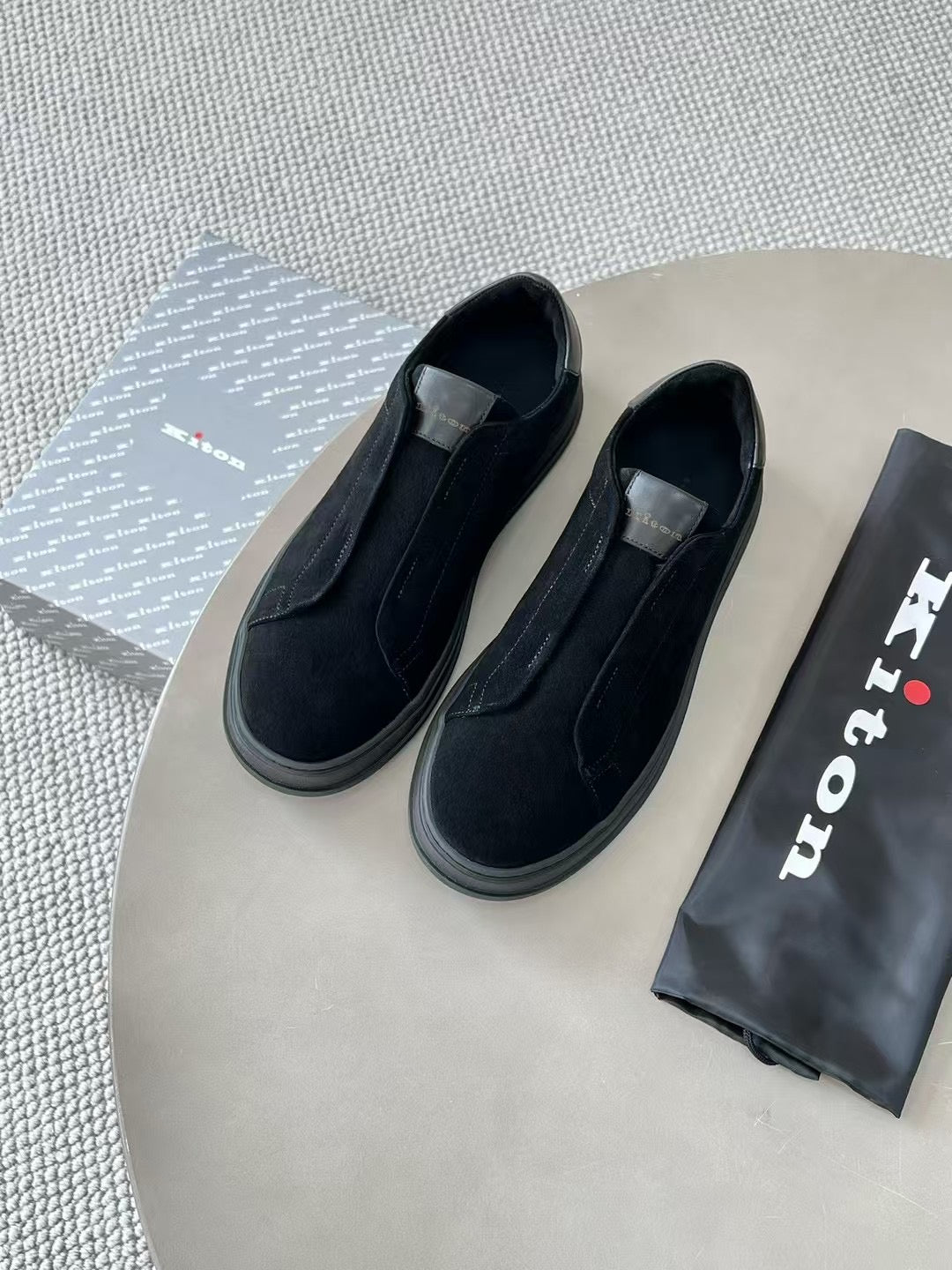 Kiton Slip-On Sneaker in Schwarz – Komfortable Freizeitschuhe in Textiloptik