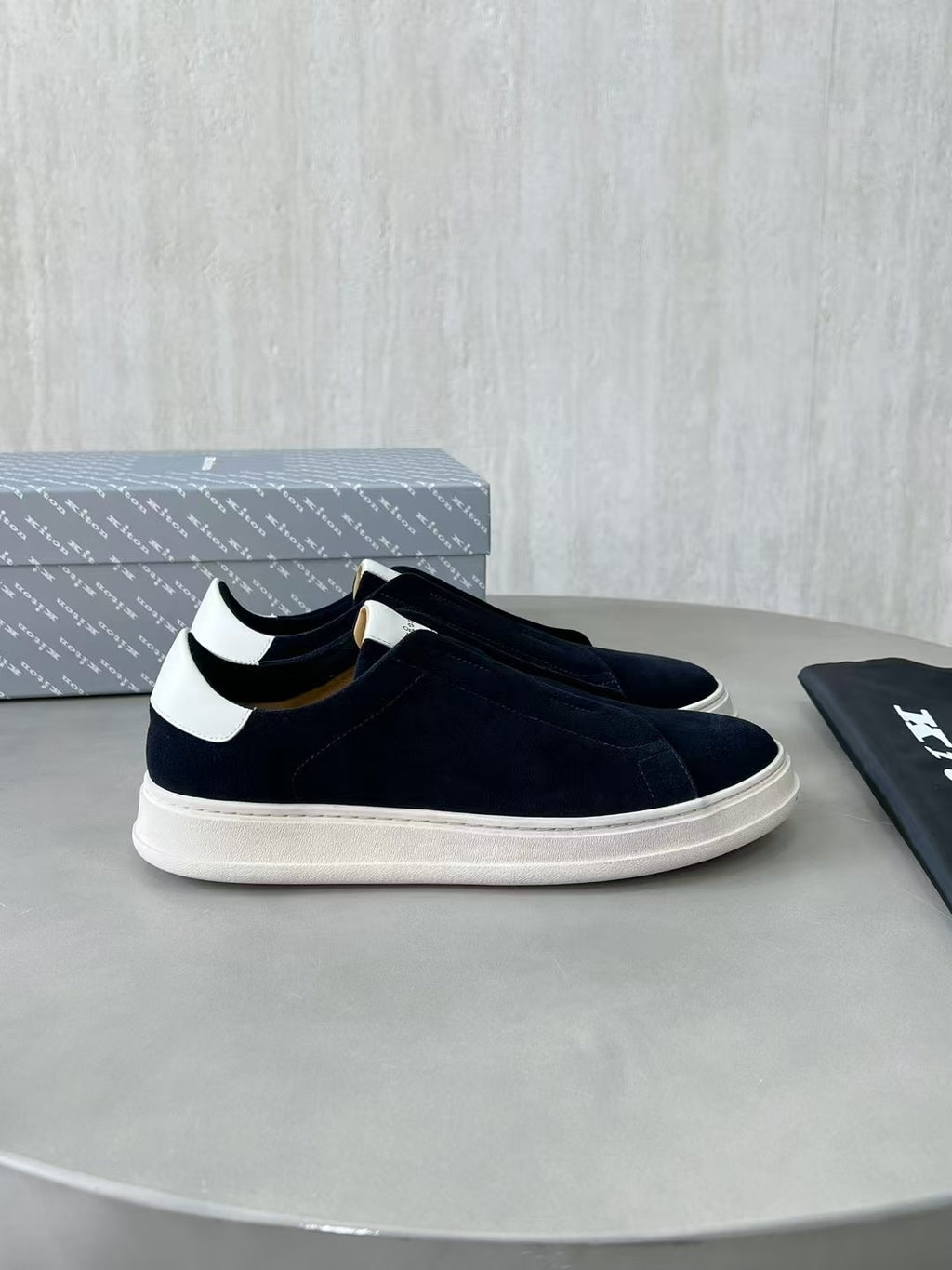 Kiton Slip-On Sneaker in Dunkelblau – Bequeme Freizeit-Schuhe mit sportlichem Design