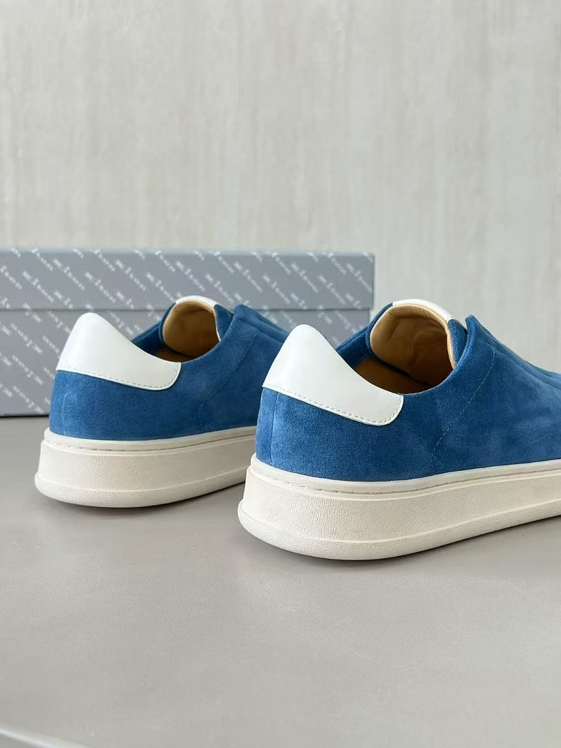Kiton Slip-On Sneaker aus Wildleder – Moderne Freizeitschuhe in Blau