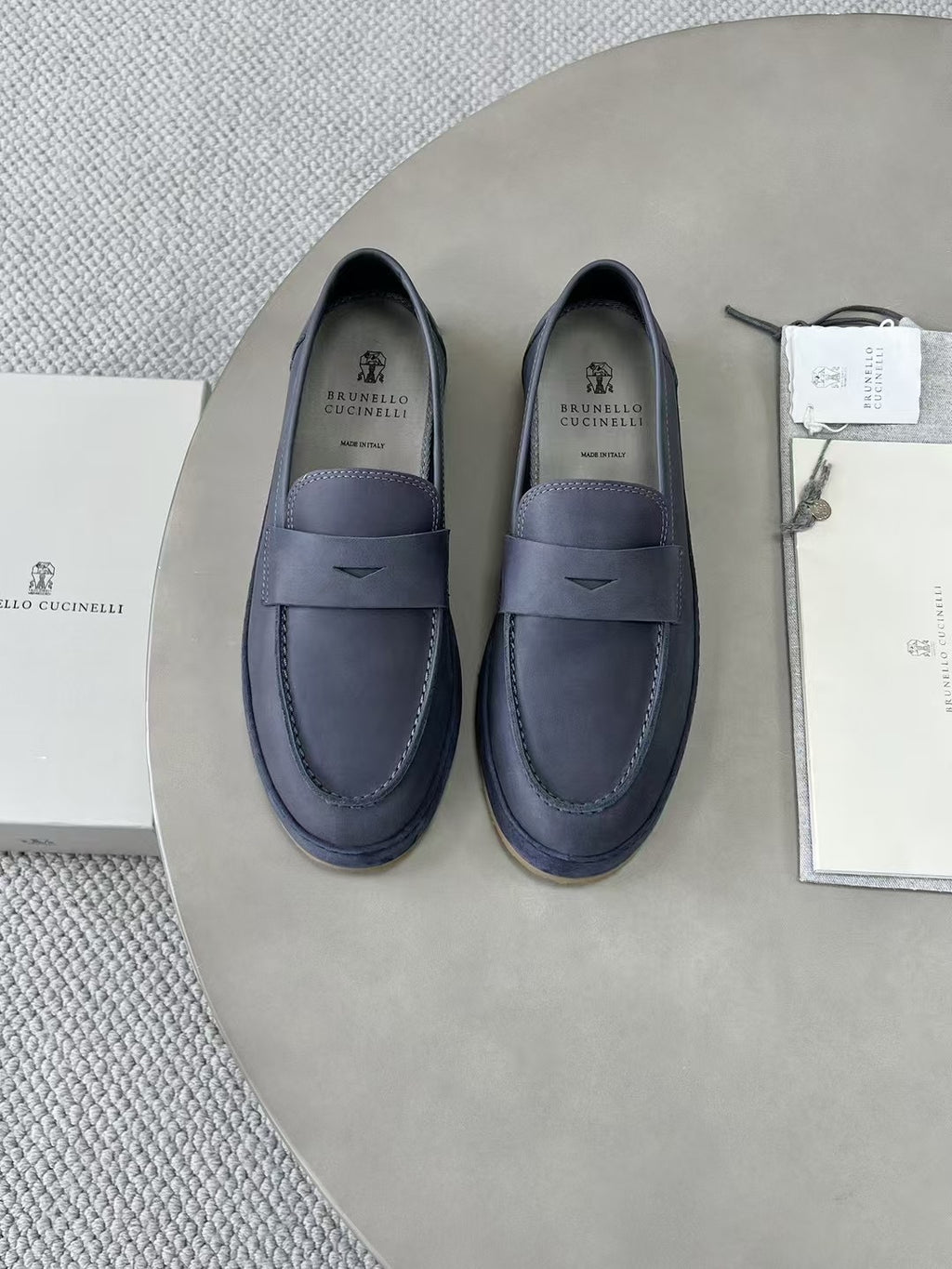 Brunello Cucinelli Loafer aus Glattleder mit Kreppsohle – Elegante Slipper in Navy Blau