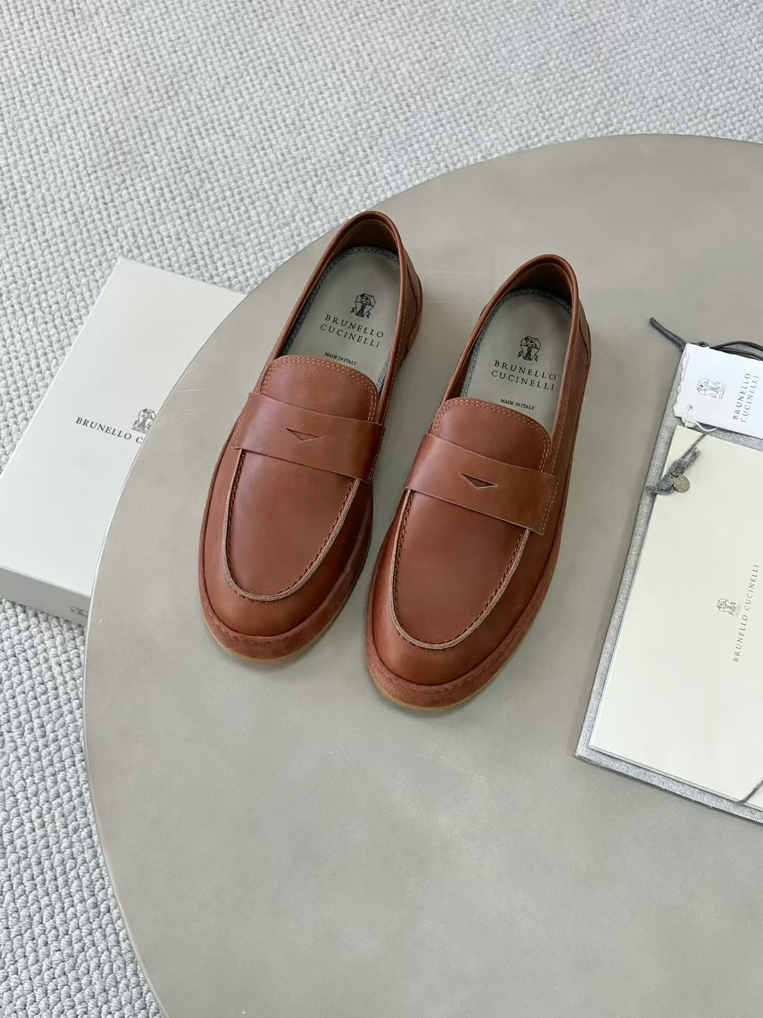 Brunello Cucinelli Loafer aus Glattleder mit Kreppsohle – Elegante Slipper in Braun