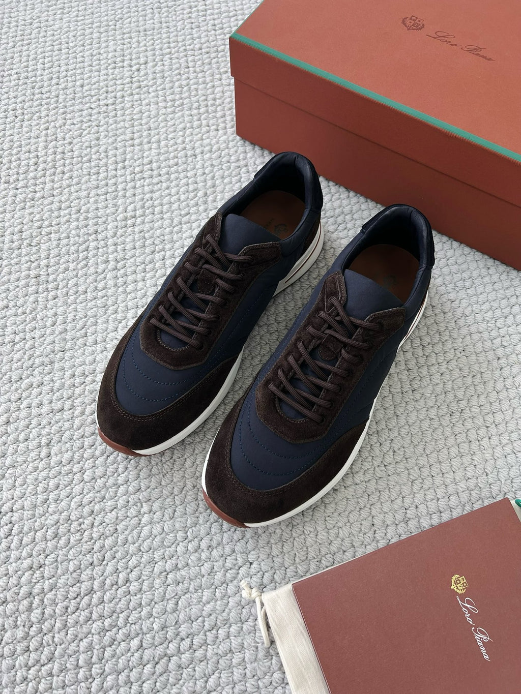 Loro Piana Sneaker – Navybraun gemischte Luxus-Sneaker mit Signature-Box