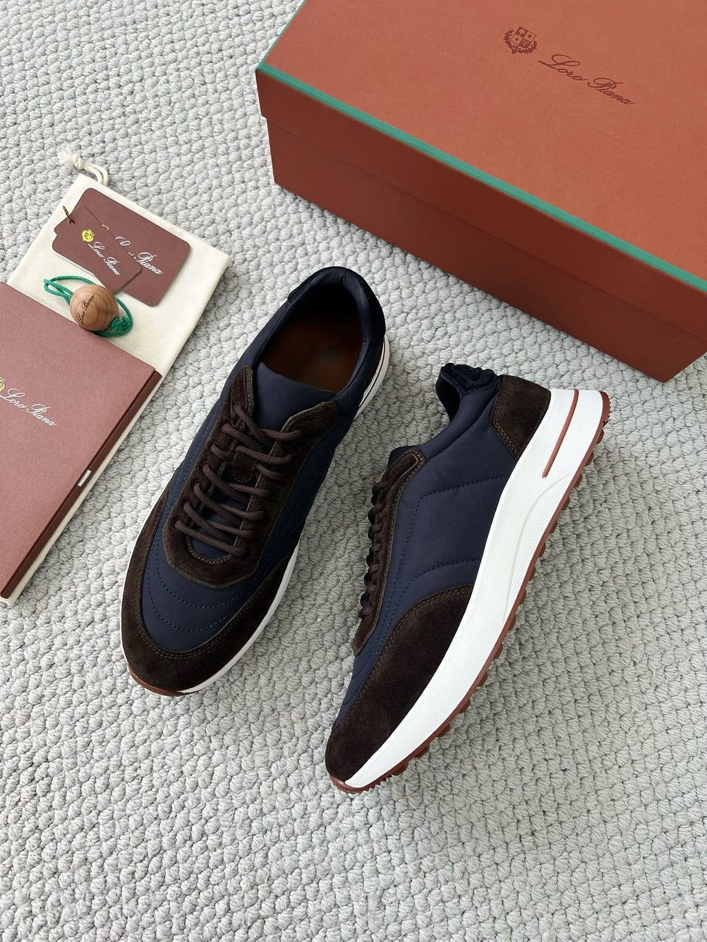 Loro Piana Sneaker – Navybraun gemischte Luxus-Sneaker mit Signature-Box