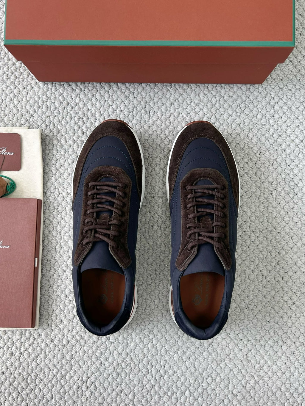 Loro Piana Sneaker – Navybraun gemischte Luxus-Sneaker mit Signature-Box