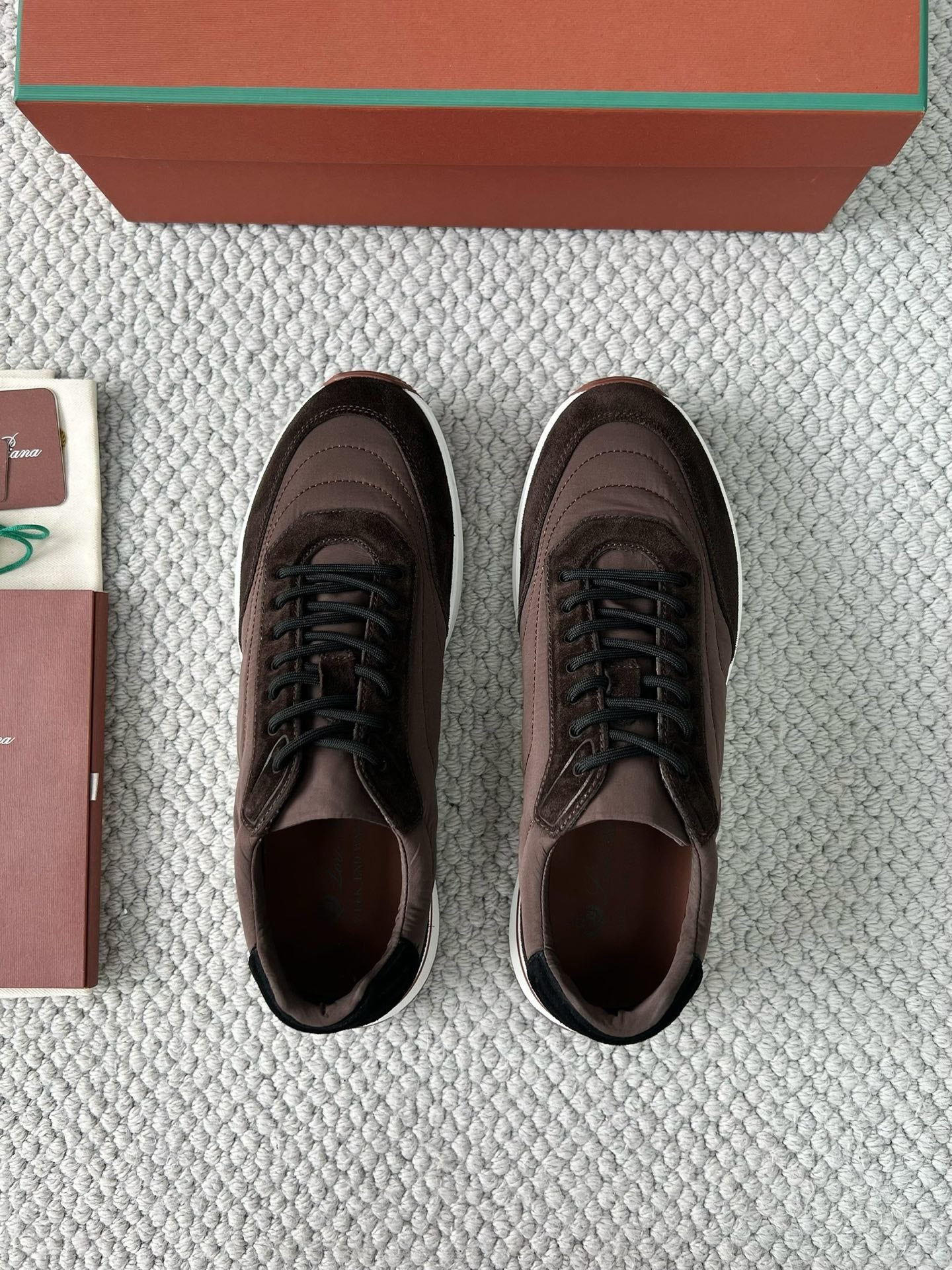 Loro Piana Week End Walk Sneaker – Dunkelbraun, Luxus-Sneaker mit Wildlederdetails