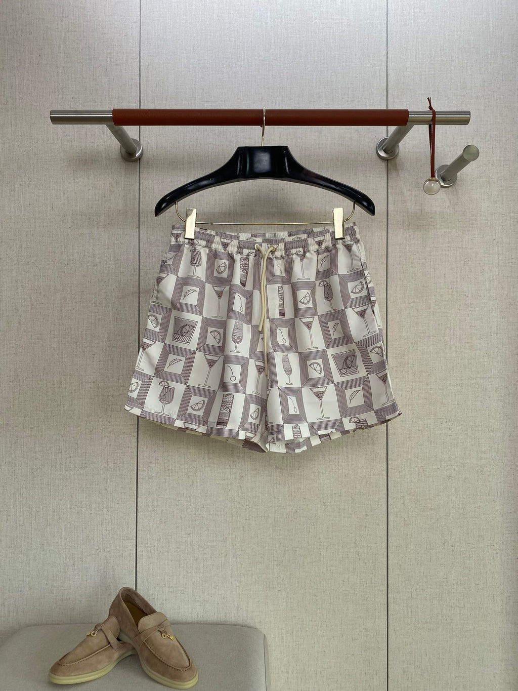 Loro Piana Badeshorts Weiß mit Cocktail-Print – Leichte Swim Shorts für Sommer