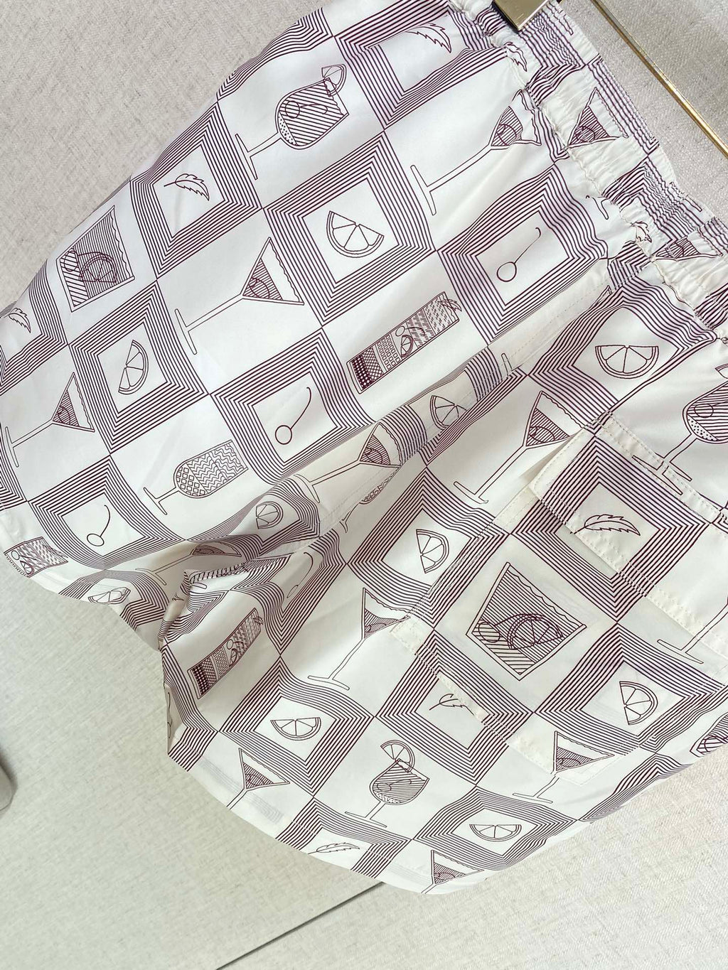 Loro Piana Badeshorts Weiß mit Cocktail-Print – Leichte Swim Shorts für Sommer