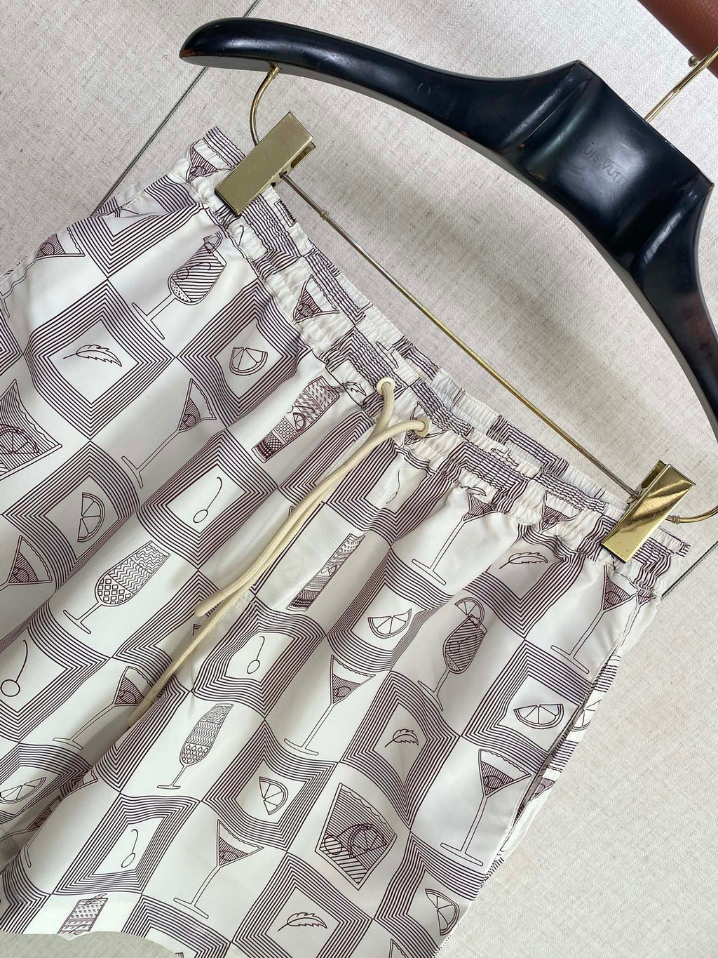 Loro Piana Badeshorts Weiß mit Cocktail-Print – Leichte Swim Shorts für Sommer