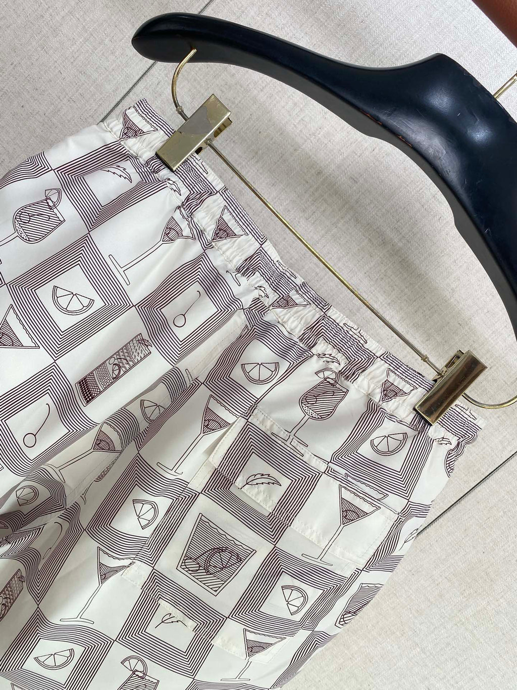 Loro Piana Badeshorts Weiß mit Cocktail-Print – Leichte Swim Shorts für Sommer