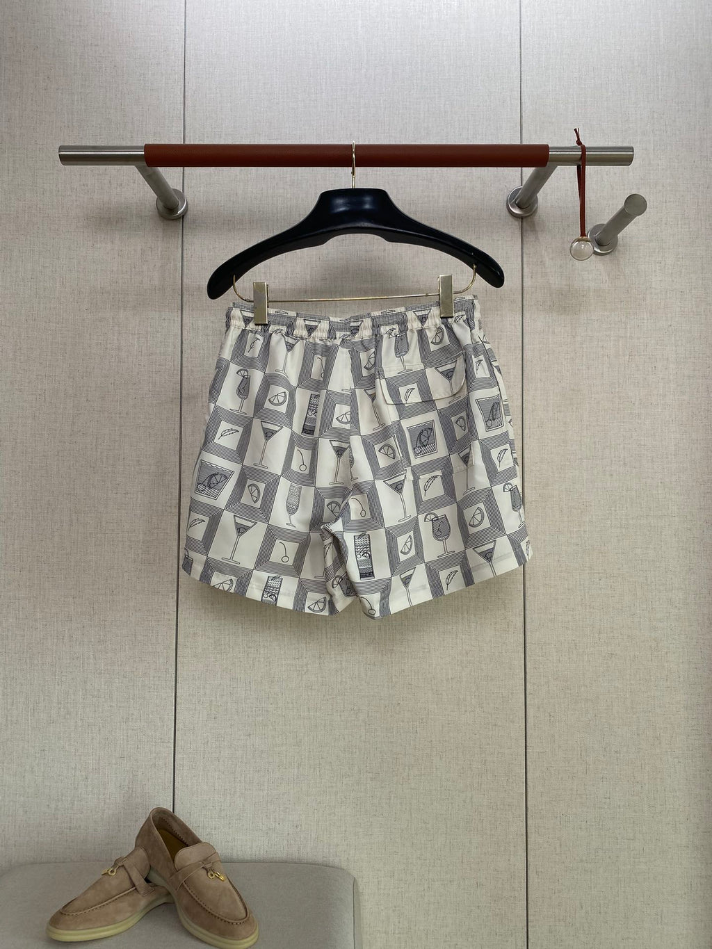 Loro Piana Badeshorts Grau mit Cocktail-Print – Leichte Swim Shorts