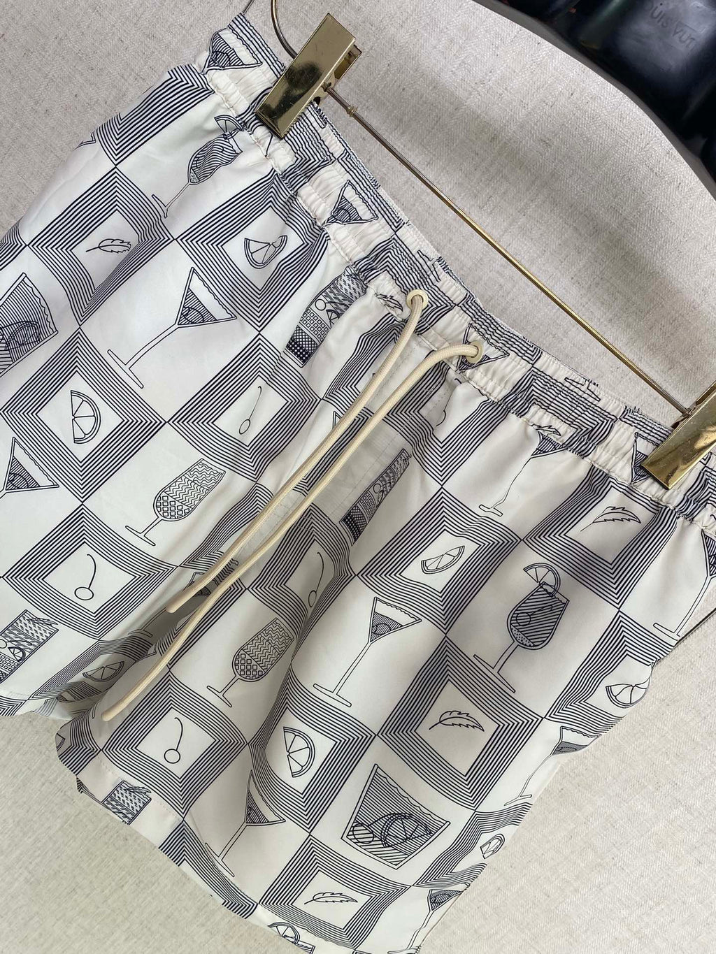 Loro Piana Badeshorts Grau mit Cocktail-Print – Leichte Swim Shorts