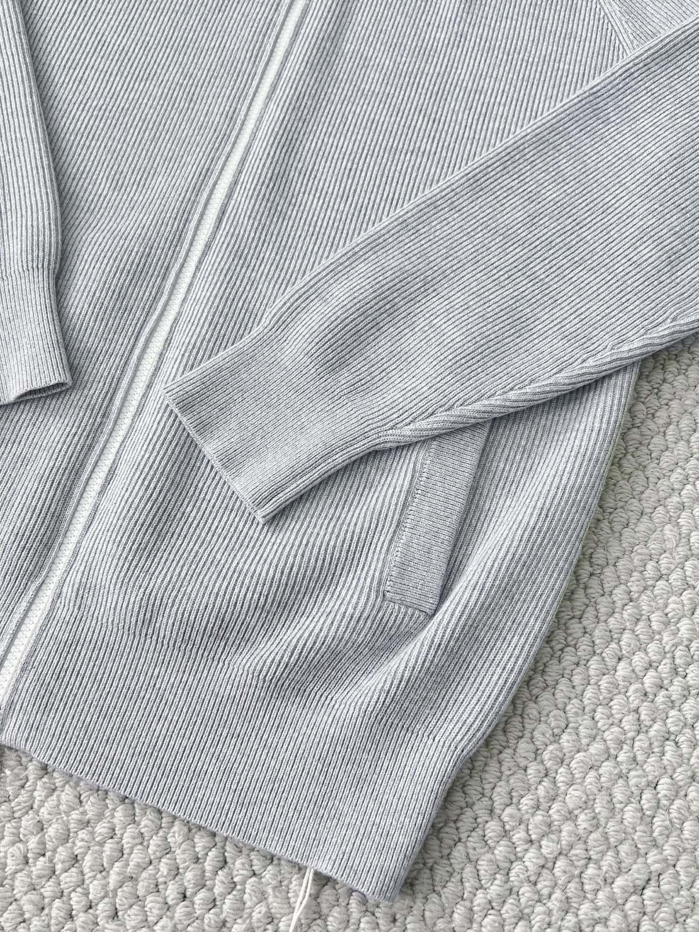 Brunello Cucinelli Herren-Strickjacke mit Zipper Hellgrau