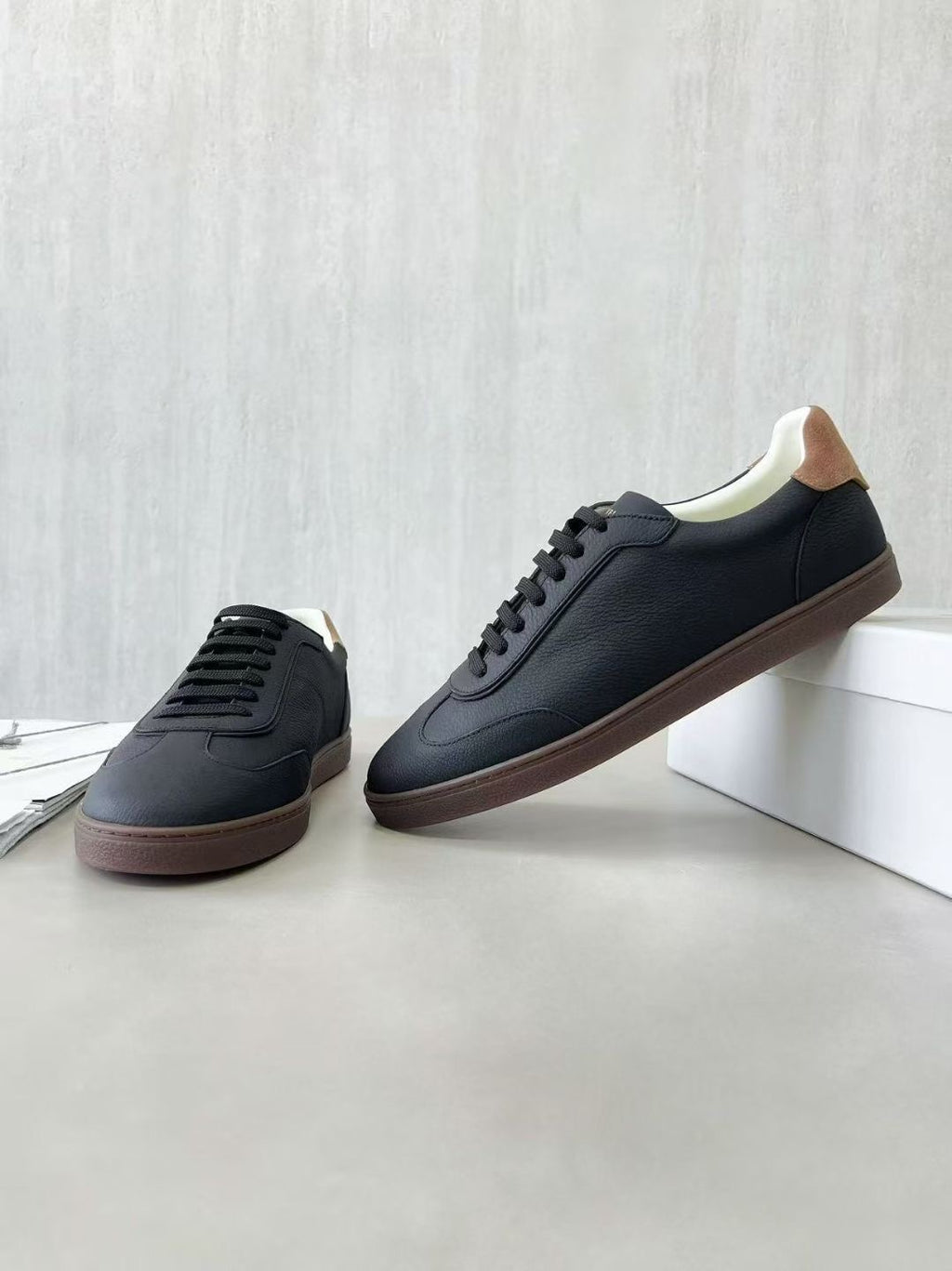 Brunello Cucinelli Herren-Sneaker aus Leder Schwarz mit Kontrastdetail
