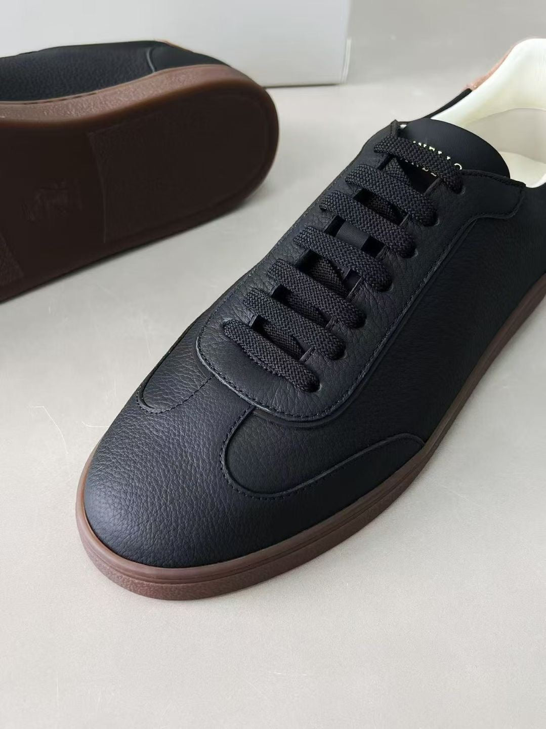 Brunello Cucinelli Herren-Sneaker aus Leder Schwarz mit Kontrastdetail