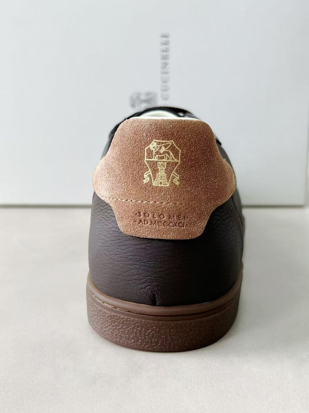Brunello Cucinelli Herren-Sneaker aus Veloursleder Dunkelbraun mit beigefarbenem Akzent