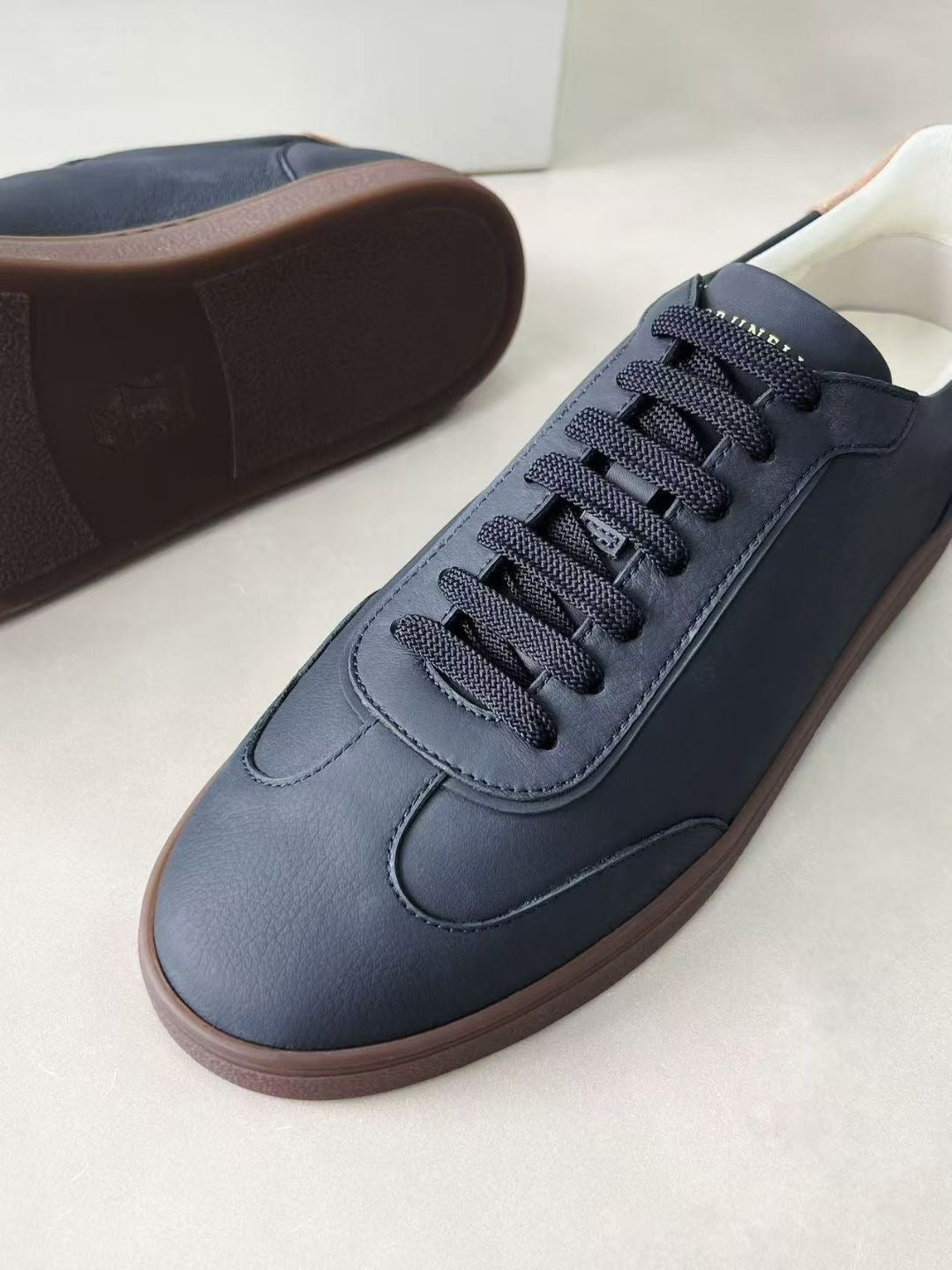 Brunello Cucinelli Leder-Sneaker für Herren  Dunkelblau mit Kontrastdetails