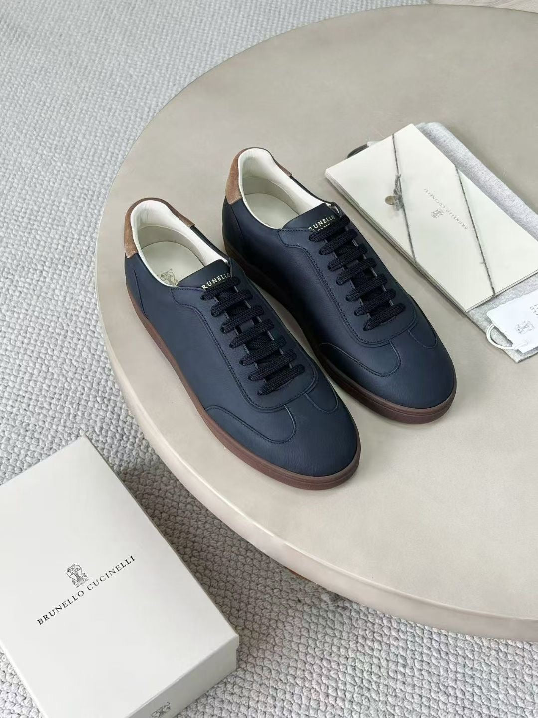 Brunello Cucinelli Leder-Sneaker für Herren  Dunkelblau mit Kontrastdetails