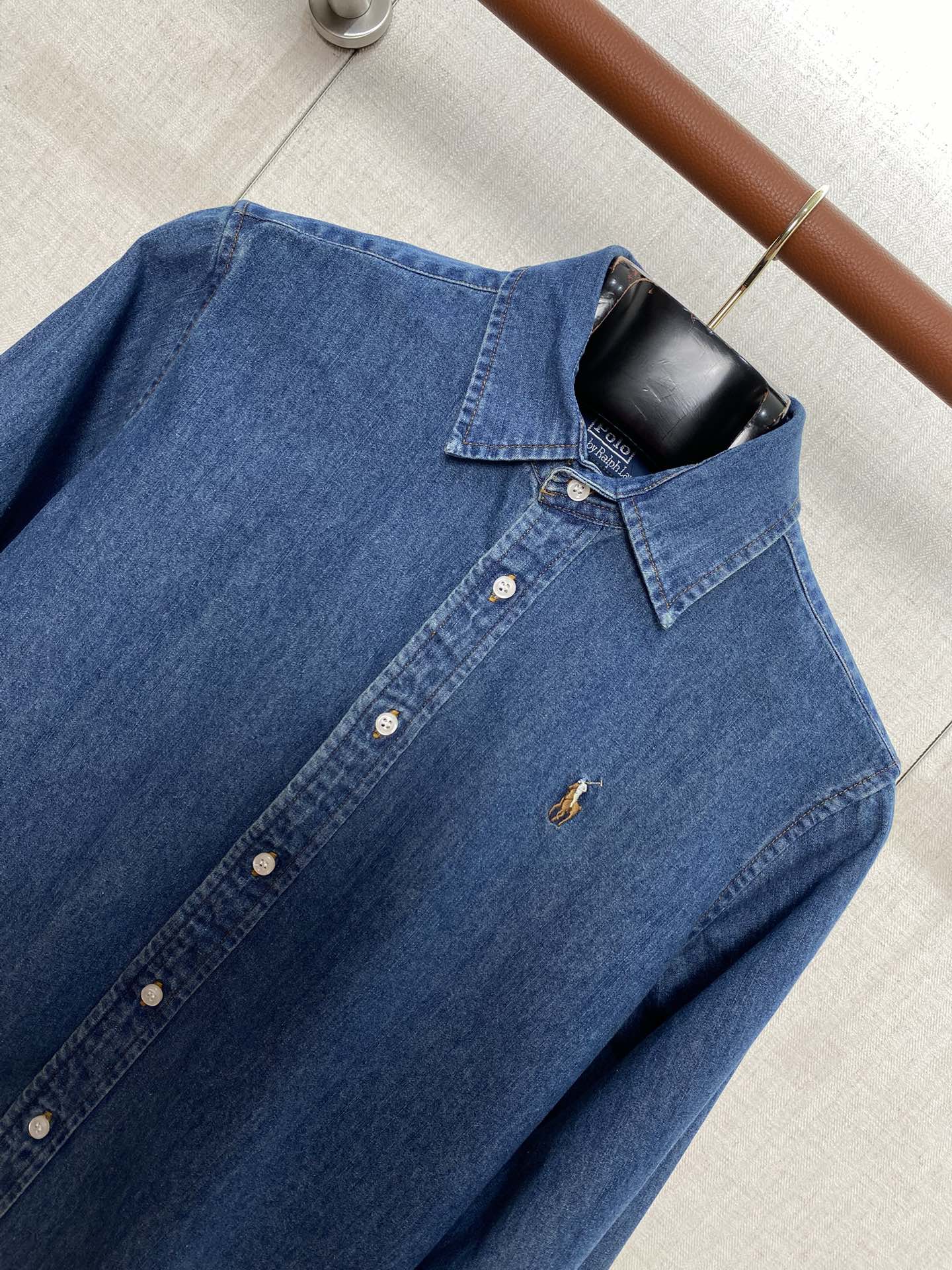 Ralph Lauren Denim-Hemd – Blaues Button-Down mit Stickerei & Loafern