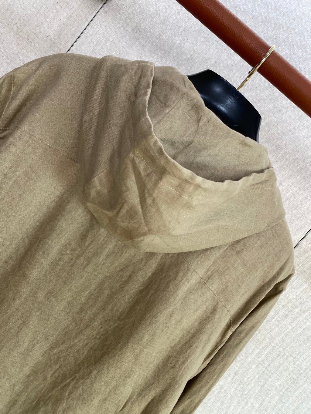 Loro Piana Beige Herren Jacke mit Kapuze, Reissverschluss und elastischen Buendchen