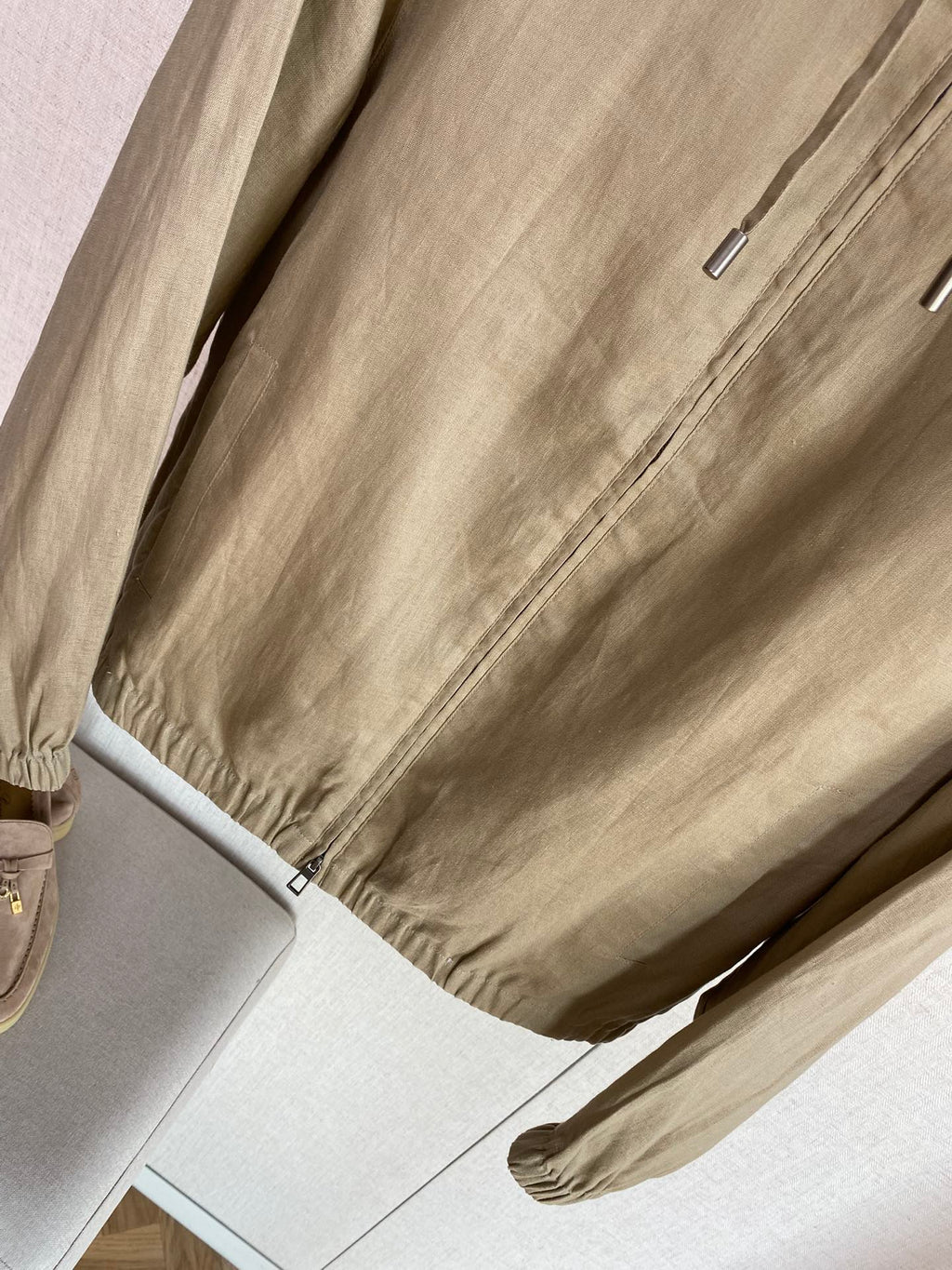 Loro Piana Beige Herren Jacke mit Kapuze, Reissverschluss und elastischen Buendchen