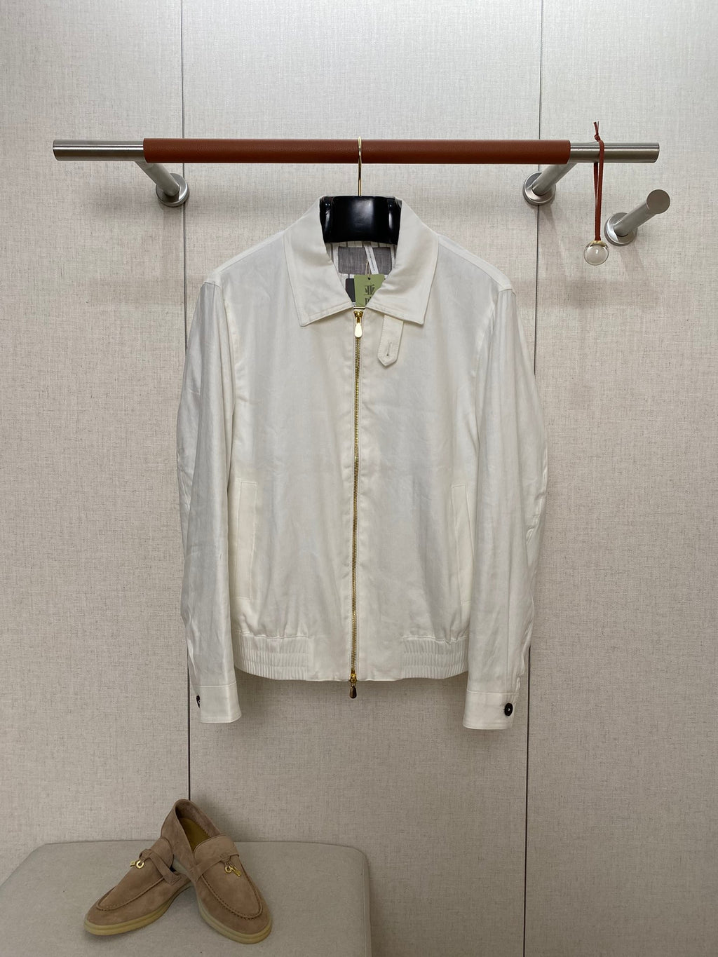 Brunello Cucinelli Weiße jacke – Leichte Übergangsjacke mit Hemdkragen