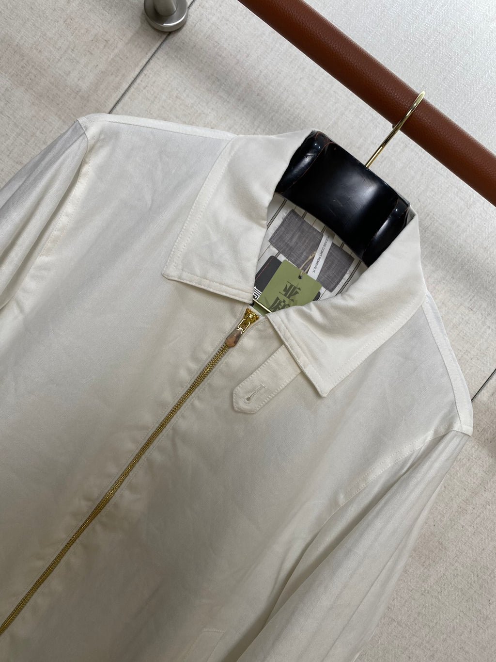 Brunello Cucinelli Weiße jacke – Leichte Übergangsjacke mit Hemdkragen