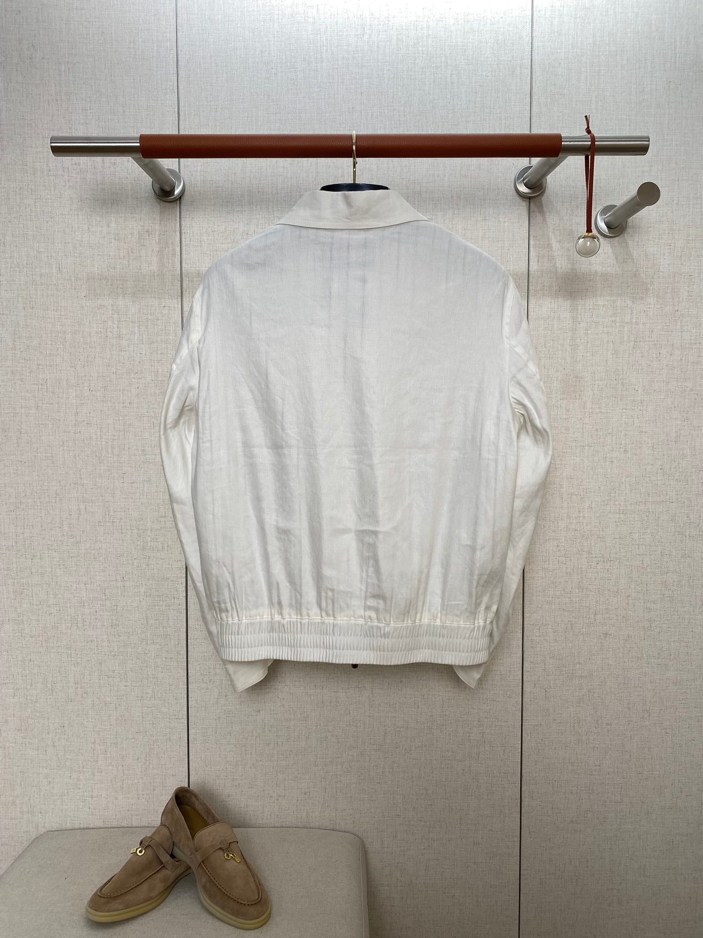 Brunello Cucinelli Weiße jacke – Leichte Übergangsjacke mit Hemdkragen