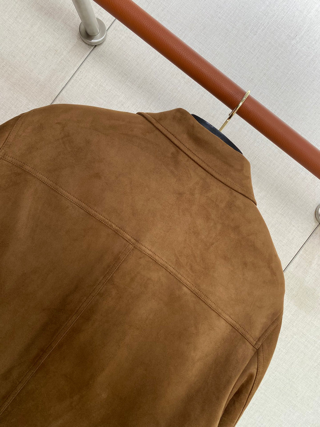 Brunello Cucinelli Braune Veloursleder-Jacke für Herren – Elegante Freizeitjacke mit Druckknöpfen