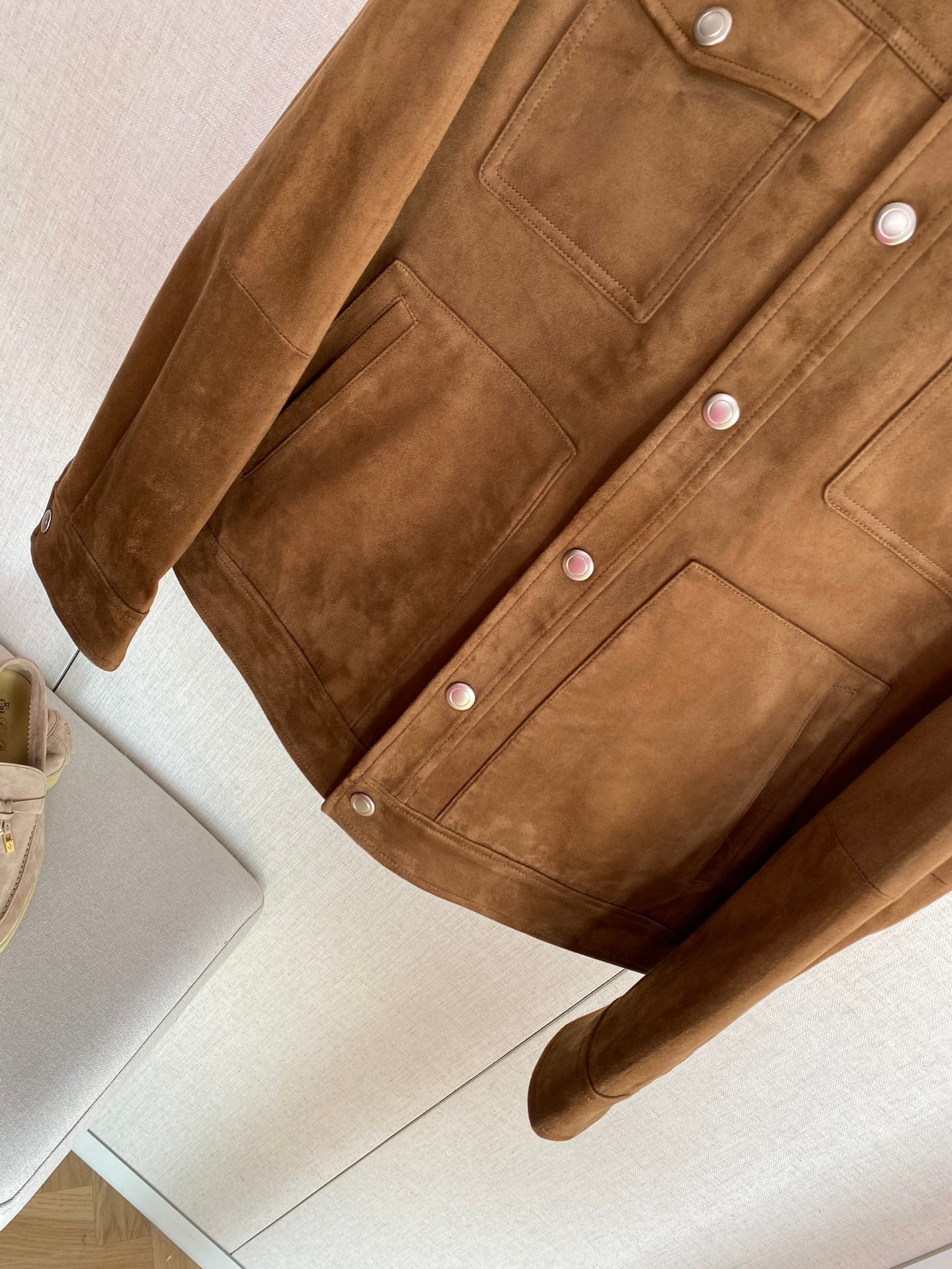 Brunello Cucinelli Braune Veloursleder-Jacke für Herren – Elegante Freizeitjacke mit Druckknöpfen