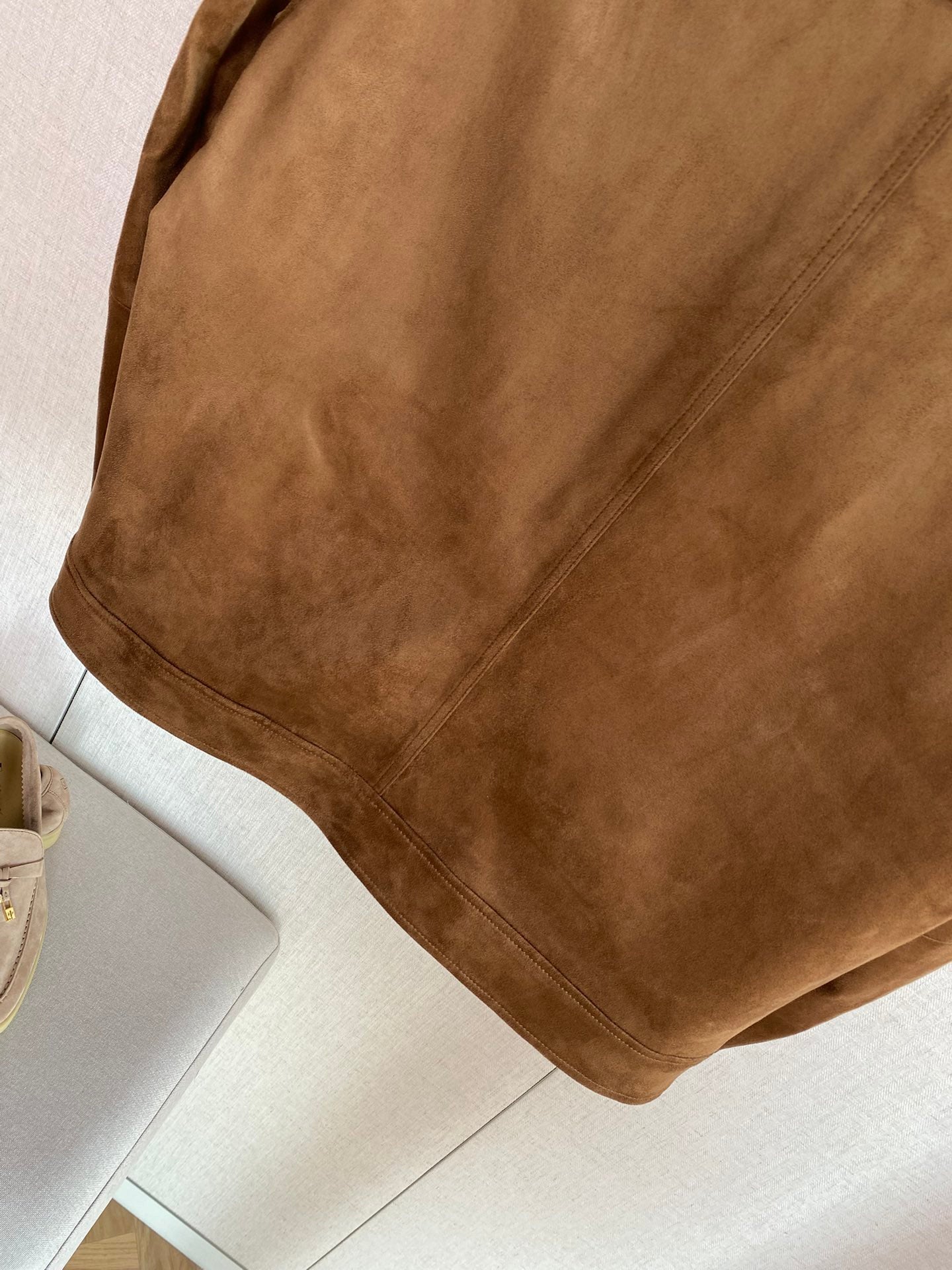 Brunello Cucinelli Braune Veloursleder-Jacke für Herren – Elegante Freizeitjacke mit Druckknöpfen