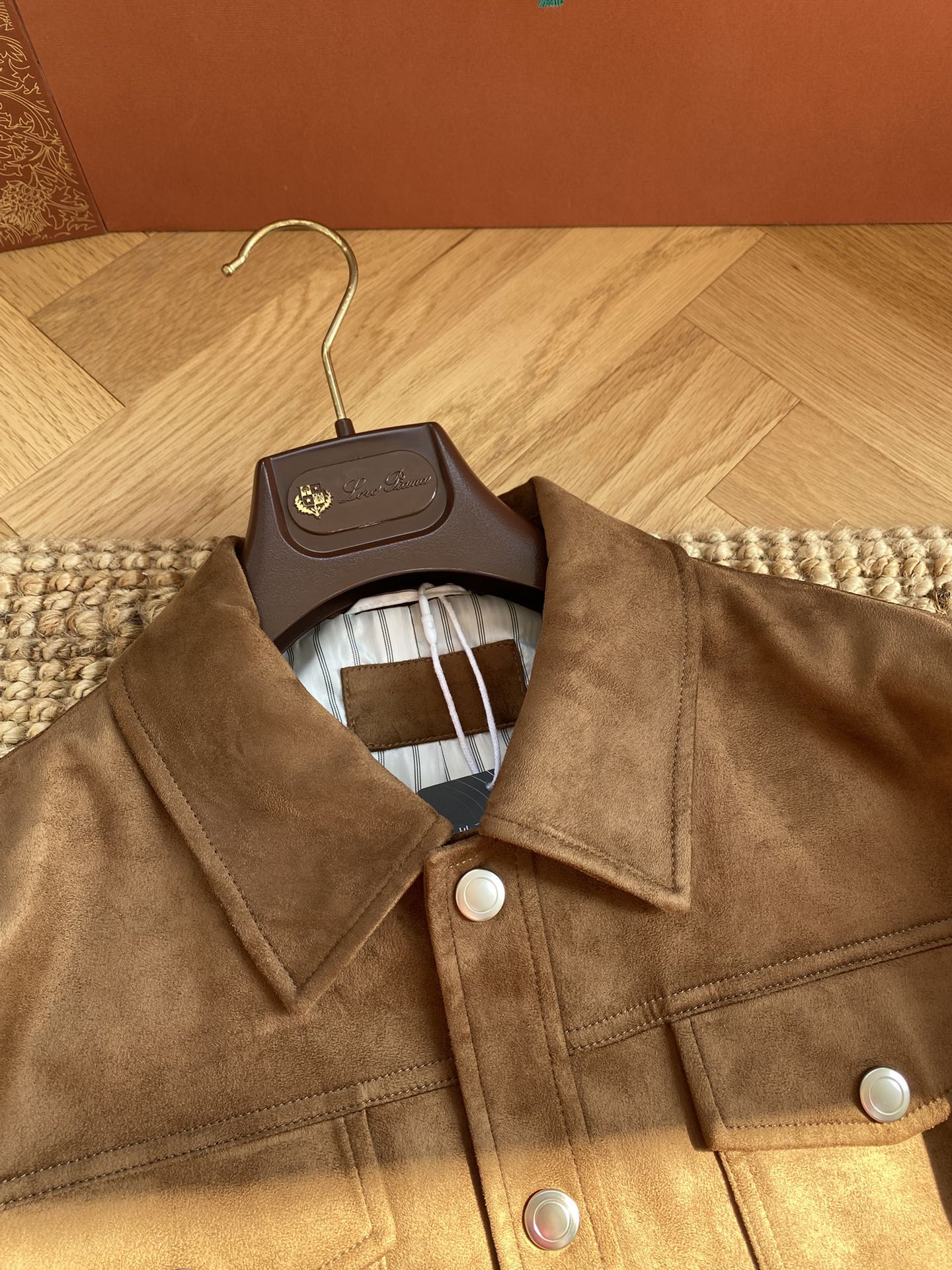 Brunello Cucinelli Braune Veloursleder-Jacke für Herren – Elegante Freizeitjacke mit Druckknöpfen