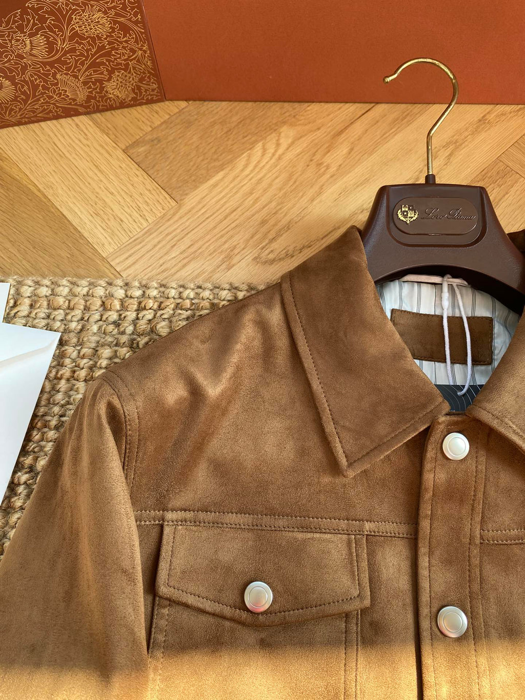 Brunello Cucinelli Braune Veloursleder-Jacke für Herren – Elegante Freizeitjacke mit Druckknöpfen